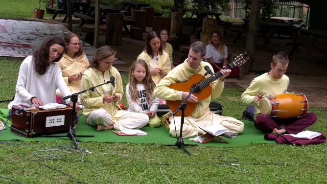 Bhajan evening from Strilky Ashram