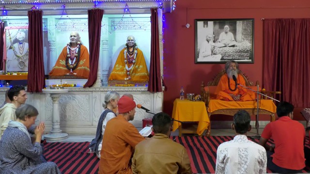 Satsang with Vishwaguruji