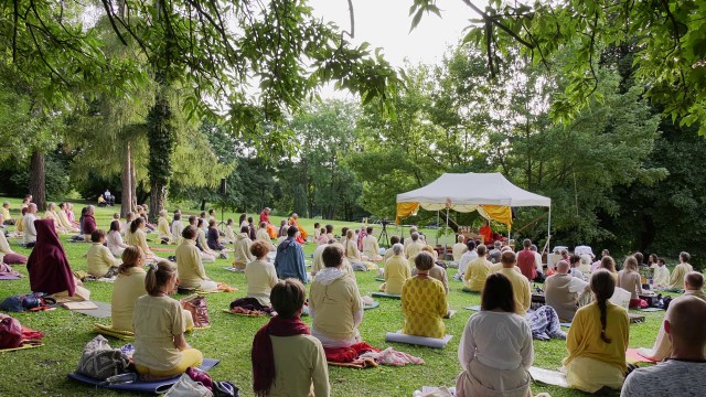 Chanting AUM