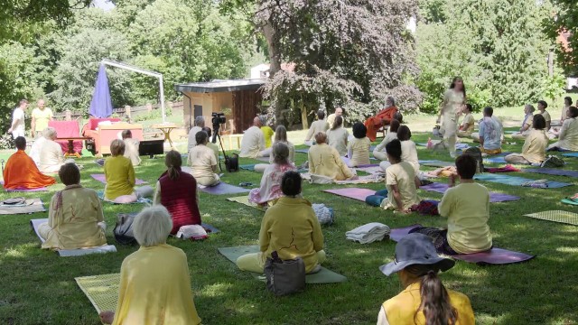 Practising Bari Khatu Pranam