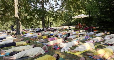 Yoga Nidra with Vishwaguruji in the open air