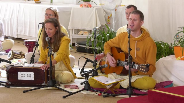 Bhajan singing from Strilky Ashram