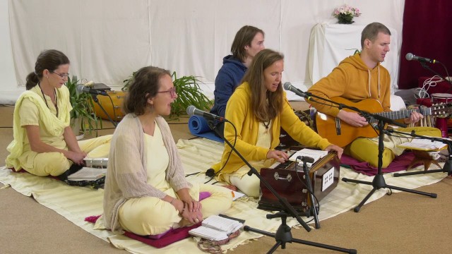 Bhajan singing from Strilky Ashram