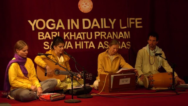 Bhajan evening in Strilky Ashram