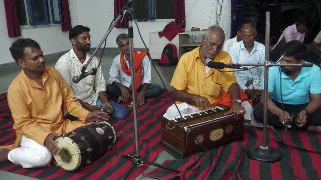 Around the world - Bhajans from Kailash(1/3)